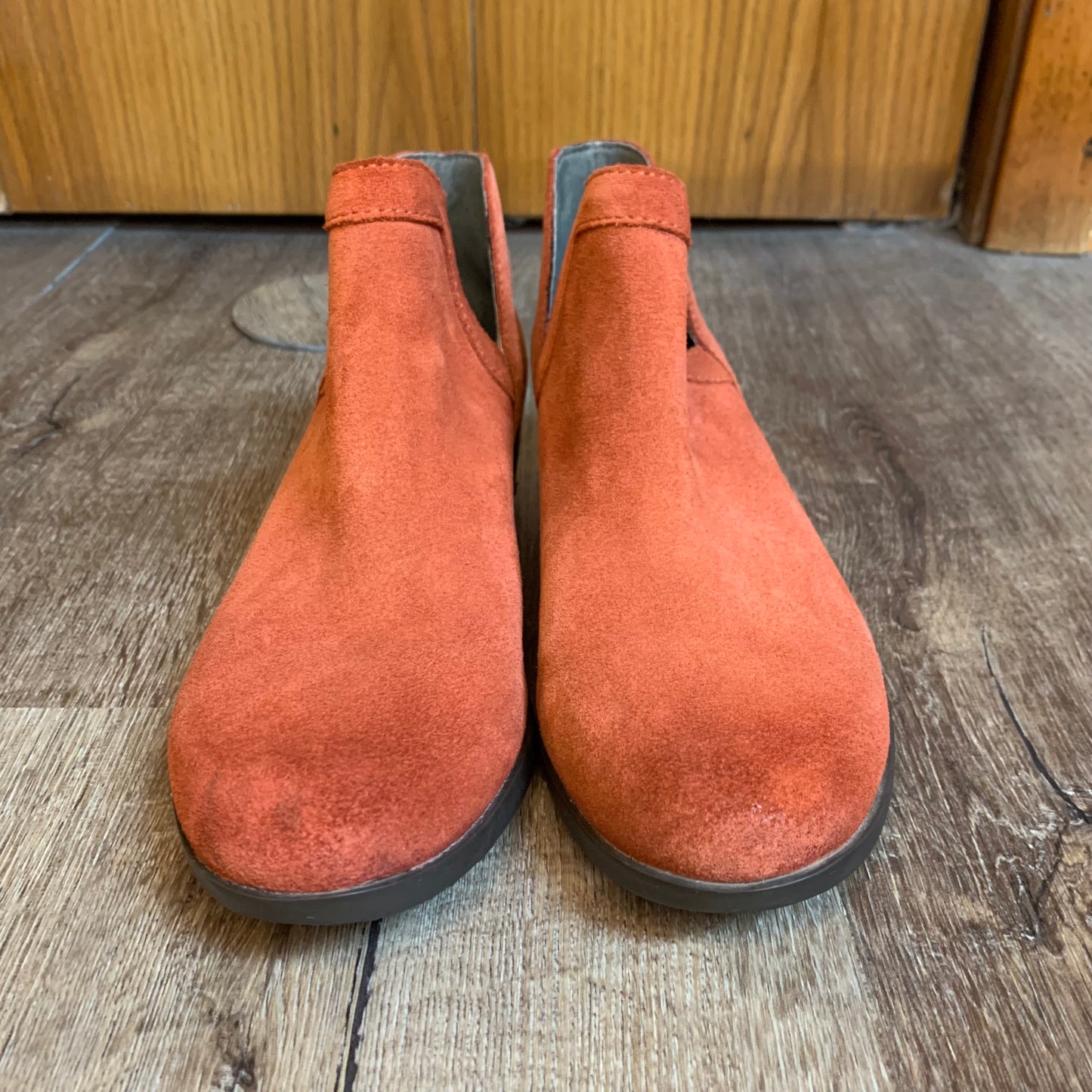 Sorel Lolla Cut Out Salmon Booties Size 8