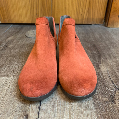 Sorel Lolla Cut Out Salmon Booties Size 8