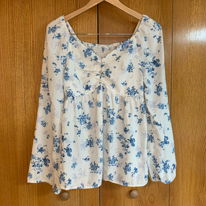 Floral Blue and White Blouse Size Medium