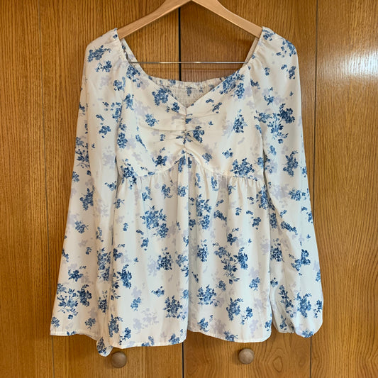 Floral Blue and White Blouse Size Medium