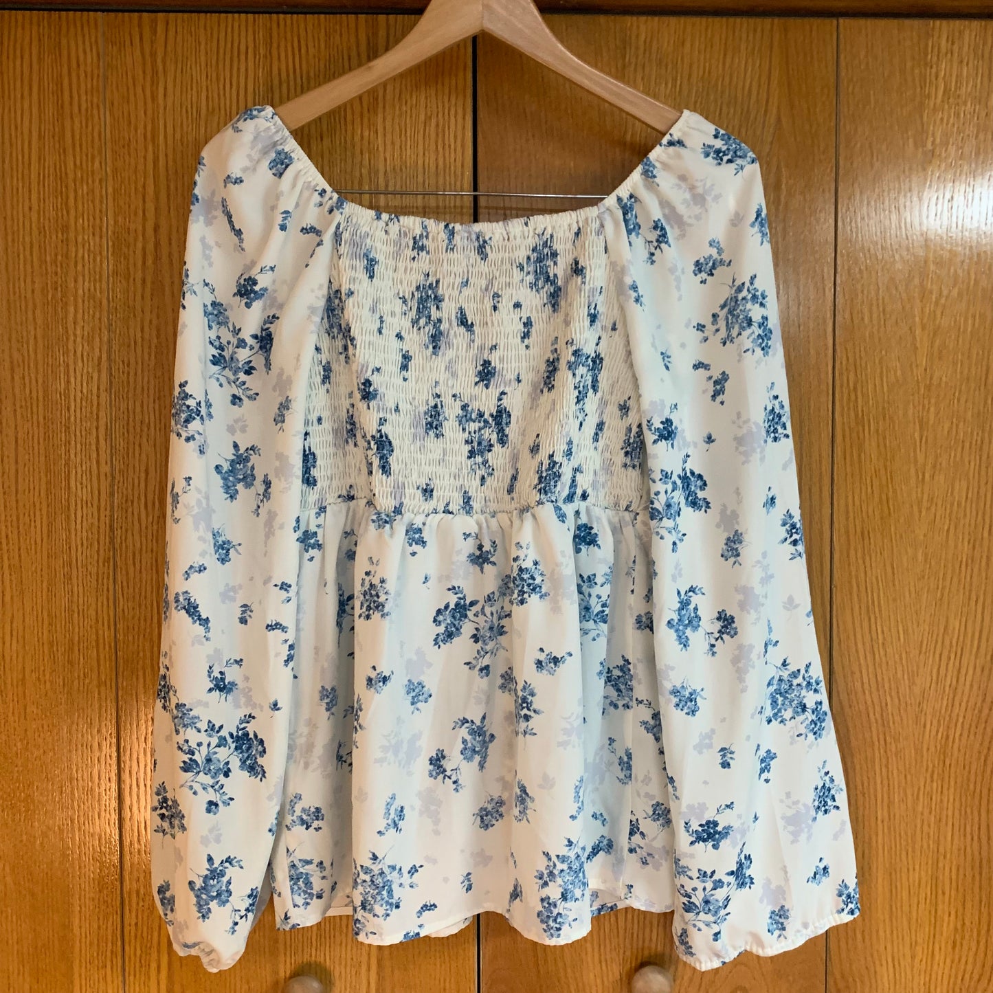 Floral Blue and White Blouse Size Medium